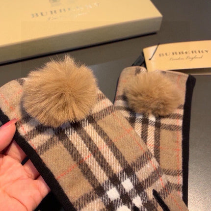 GLOVES IN CAMEL BEIGE AND BLACK WOOL WITH RABBIT FUR 448246