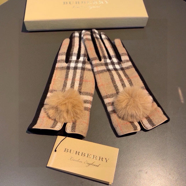 GLOVES IN CAMEL BEIGE AND BLACK WOOL WITH RABBIT FUR 448246