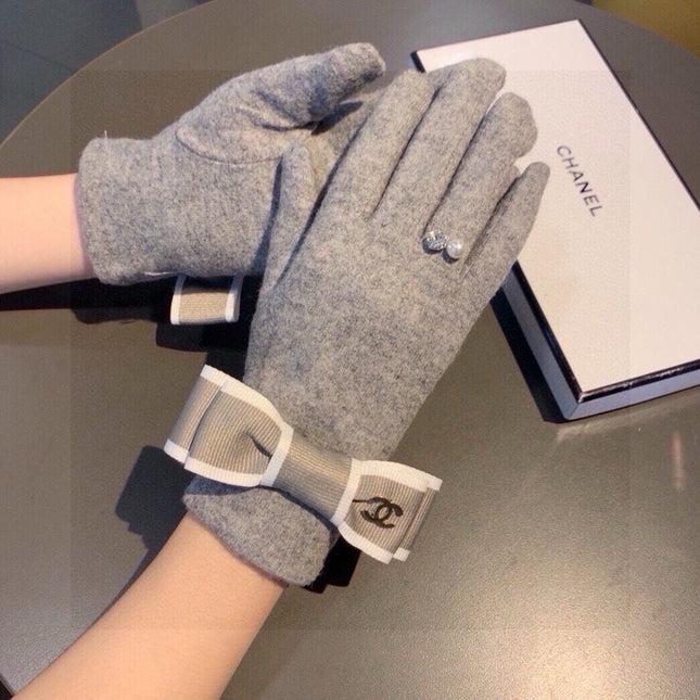 CC GLOVES IN PALE GRAY WOOL WITH BOW 463856