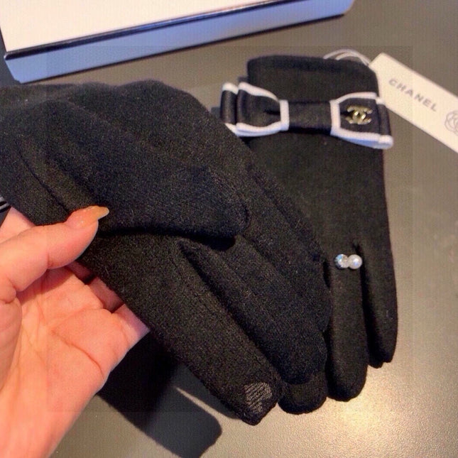 CC GLOVES IN BLACK WOOL WITH BOW 463857