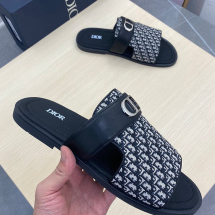CD SYMBOL SLIDE CUT SANDAL BLACK AND WHITE JACQUARD