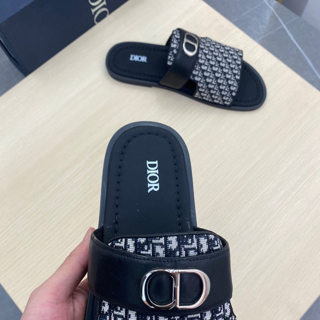 CD SYMBOL SLIDE CUT SANDAL BLACK AND WHITE JACQUARD