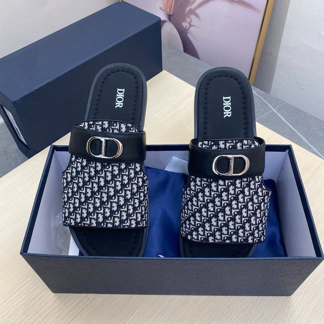 CD SYMBOL SLIDE CUT SANDAL BLACK AND WHITE JACQUARD