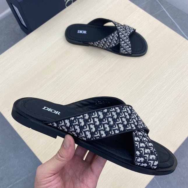 CD ALIAS SANDAL BLACK AND WHITE JACQUARD