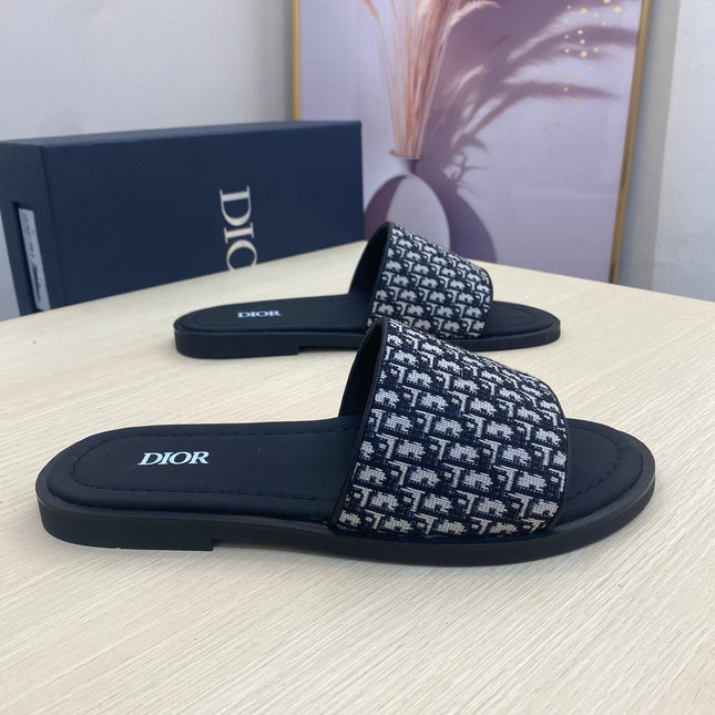CD SLIDE ALIDAS SLIPPER BLACK AND WHITE JACQUARD