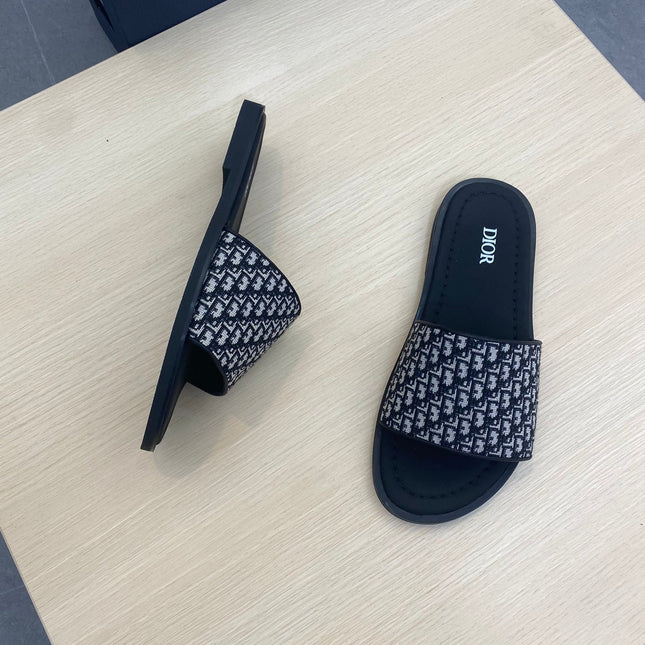 CD SLIDE ALIDAS SLIPPER BLACK AND WHITE JACQUARD