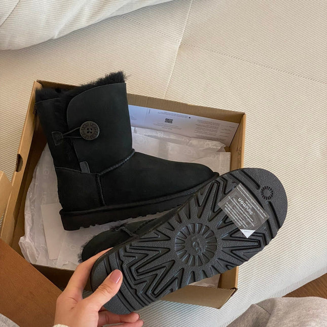 CLASSIC BAILEY BOOTS WITH BUTTONS IN BLACK SUEDE AND WOOL LINED
