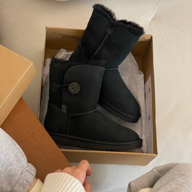 CLASSIC BAILEY BOOTS WITH BUTTONS IN BLACK SUEDE AND WOOL LINED