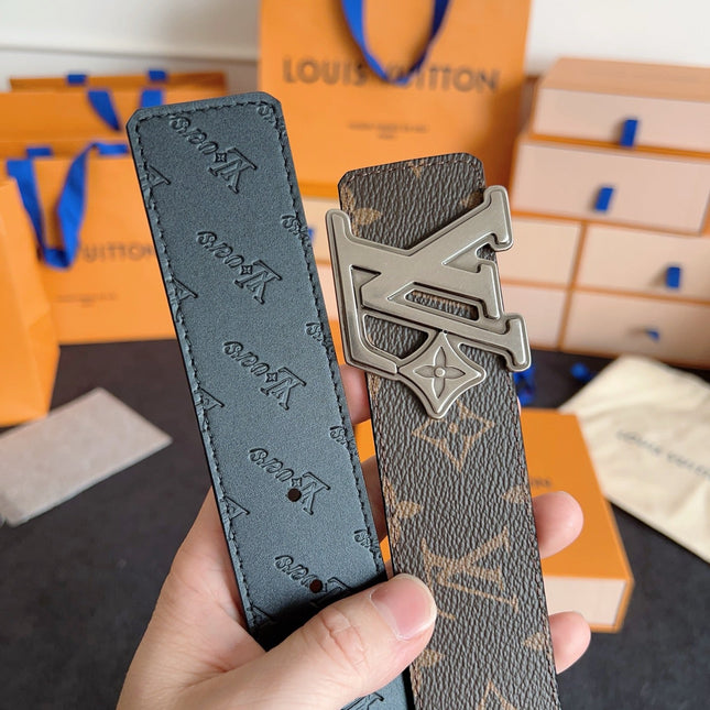 BELT 40MM IN BROWN BLACK GRAINED CALFSKIN EMBOSSED LOGO GREY BUCKLE