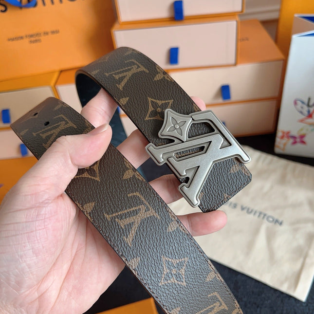 BELT 40MM IN BROWN BLACK GRAINED CALFSKIN EMBOSSED LOGO GREY BUCKLE