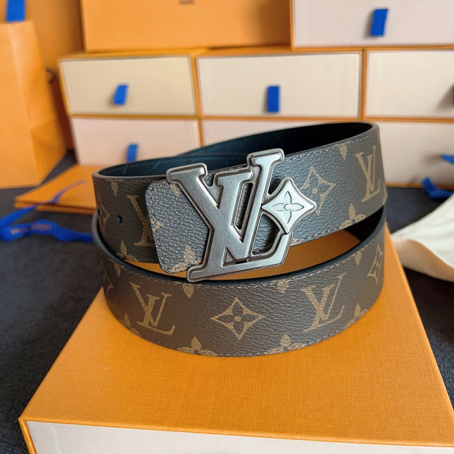 BELT 40MM IN BROWN BLACK GRAINED CALFSKIN EMBOSSED LOGO GREY BUCKLE