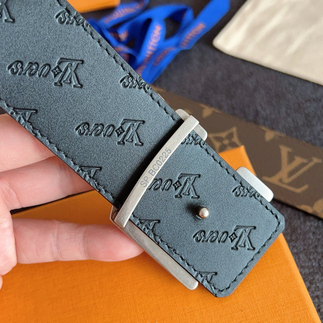 BELT 40MM IN BROWN BLACK GRAINED CALFSKIN EMBOSSED LOGO GREY BUCKLE