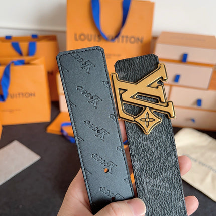 BELT 40MM IN BLACK GRAINED CALFSKIN EMBOSSED GREY LOGO GOLD BUCKLE