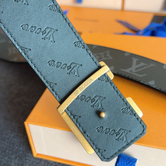 BELT 40MM IN BLACK GRAINED CALFSKIN EMBOSSED GREY LOGO GOLD BUCKLE