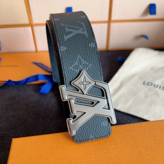 BELT 40MM IN BLACK GRAINED CALFSKIN EMBOSSED GREY LOGO GREY BUCKLE