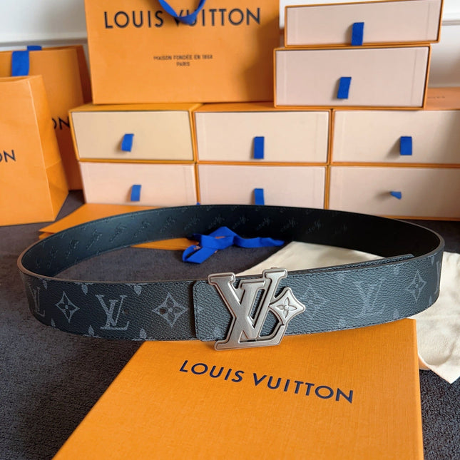 BELT 40MM IN BLACK GRAINED CALFSKIN EMBOSSED GREY LOGO GREY BUCKLE