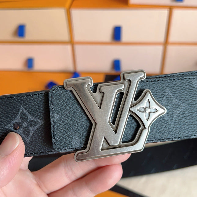 BELT 40MM IN BLACK GRAINED CALFSKIN EMBOSSED GREY LOGO GREY BUCKLE