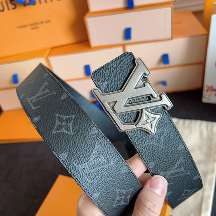 BELT 40MM IN BLACK GRAINED CALFSKIN EMBOSSED GREY LOGO GREY BUCKLE
