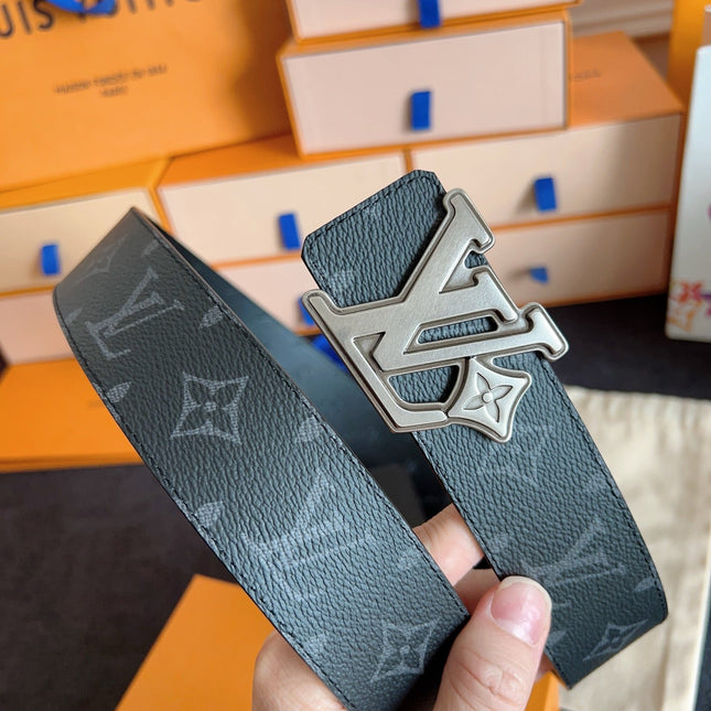 BELT 40MM IN BLACK GRAINED CALFSKIN EMBOSSED GREY LOGO GREY BUCKLE