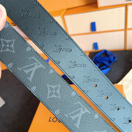 BELT 40MM IN BLACK GRAINED CALFSKIN EMBOSSED GREY LOGO GREY BUCKLE
