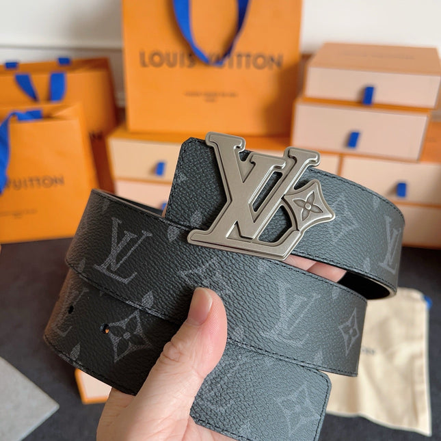 BELT 40MM IN BLACK GRAINED CALFSKIN EMBOSSED GREY LOGO GREY BUCKLE