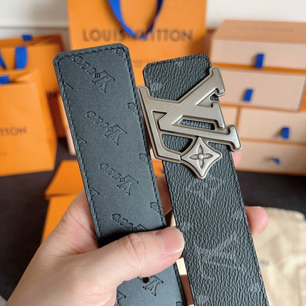 BELT 40MM IN BLACK GRAINED CALFSKIN EMBOSSED GREY LOGO GREY BUCKLE