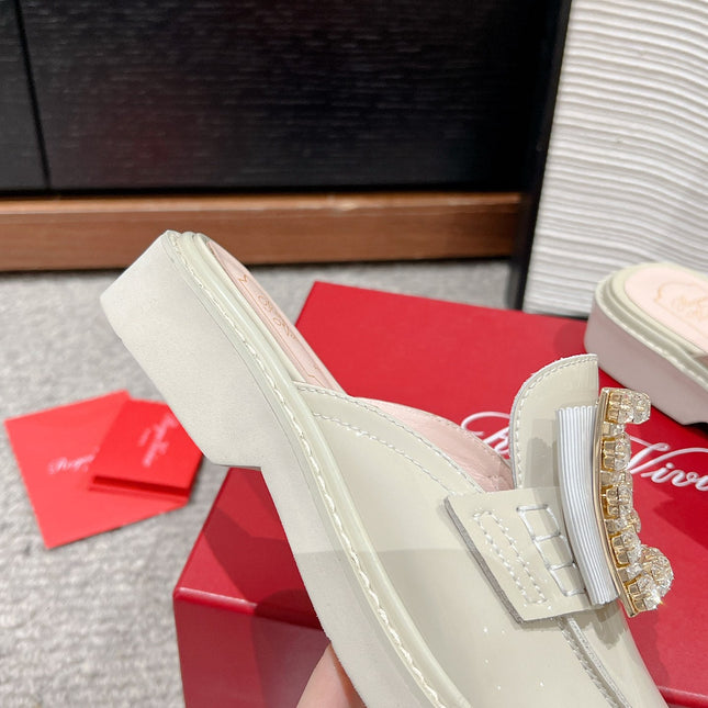 VIV' RANGERS MULES IN CREAM PATENT CALFSKIN CRYSTAL BUCKLE