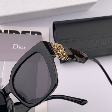 MONTAIGNE SUNGLASS CD1113 IN ACETATE