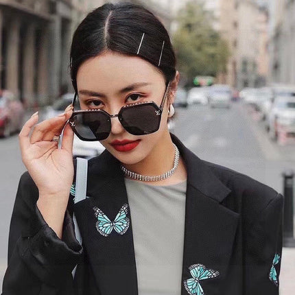 SQUARE SUNGLASSES L30157 IN BLACK ACETATE MONOGRAM LOGO