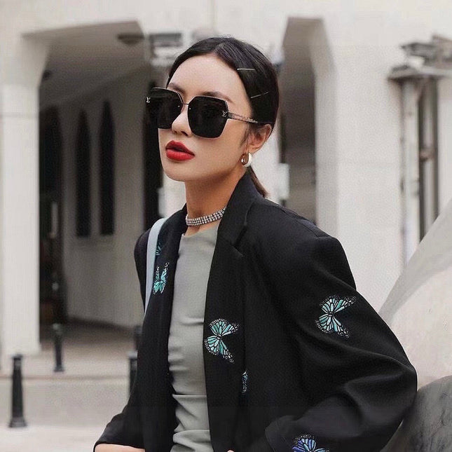 SQUARE SUNGLASSES L30157 IN BLACK ACETATE MONOGRAM LOGO