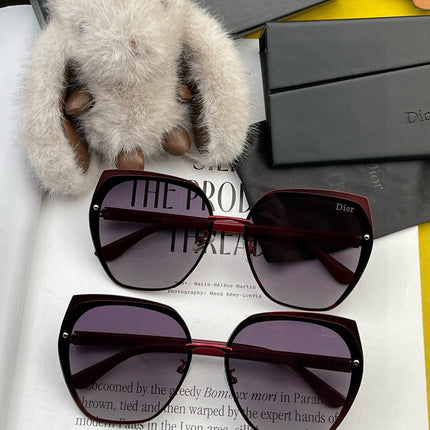 MONTAIGNE SUNGLASS CD3192 IN RED ACETATE