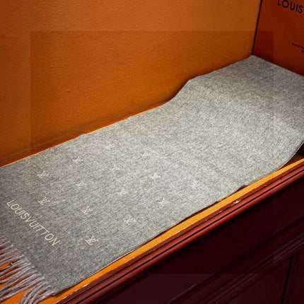 LV SCARF 180 CM IN CASHMERE 730571