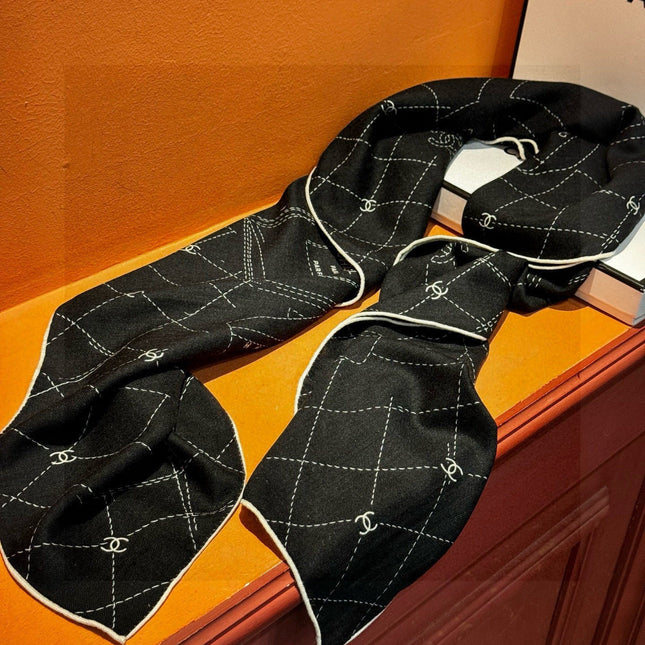 CHANEL 25S SCARF 140 IN SILK 735800
