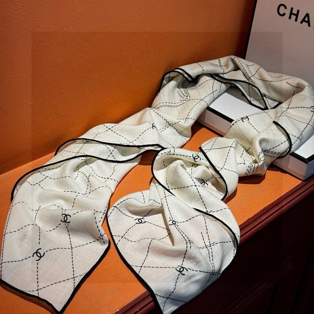 CHANEL 25S SCARF 140 IN SILK 735801