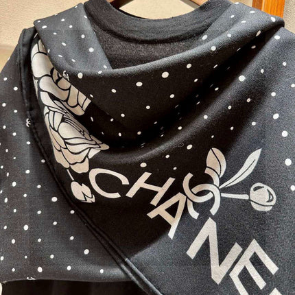 CHANEL 25S SCARF 140 IN SILK 735805