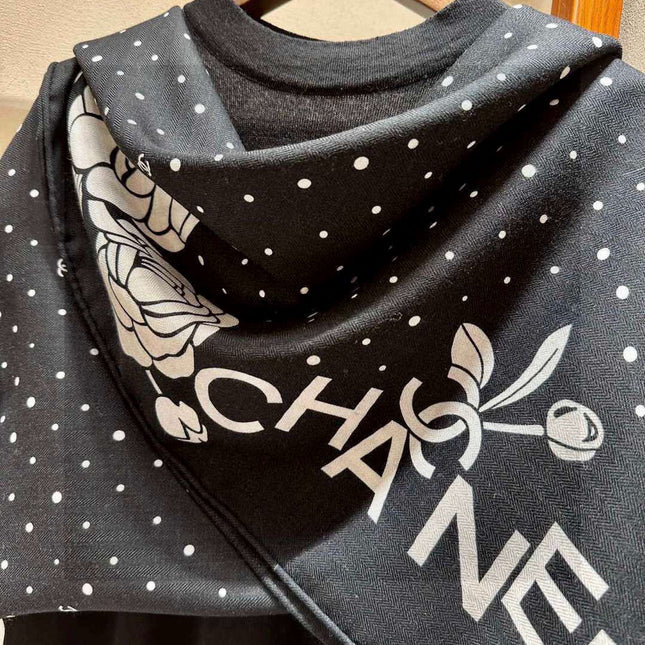 CHANEL 25S SCARF 140 IN SILK 735805