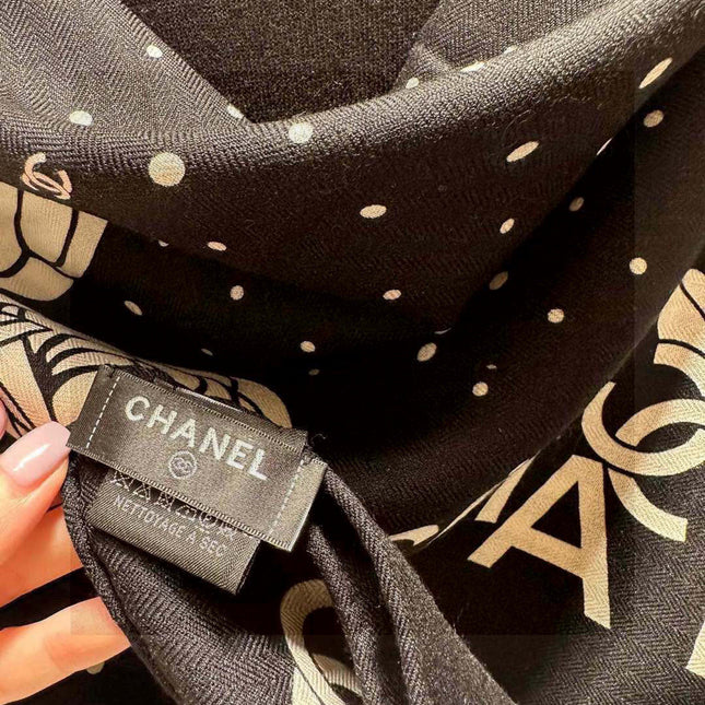 CHANEL 25S SCARF 140 IN SILK 735805
