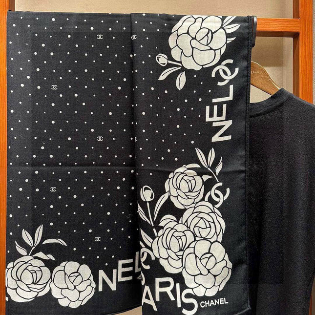 CHANEL 25S SCARF 140 IN SILK 735805