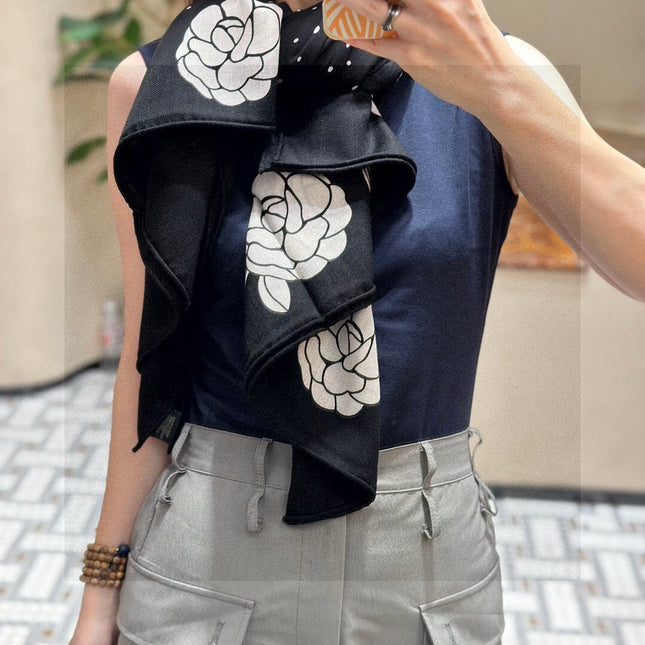 CHANEL 25S SCARF 140 IN SILK 735805