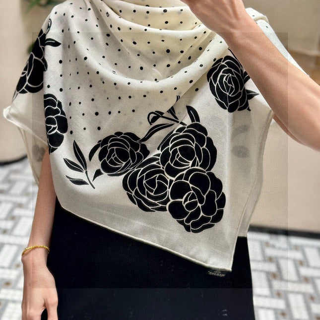 CHANEL 25S SCARF 140 IN SILK 735806
