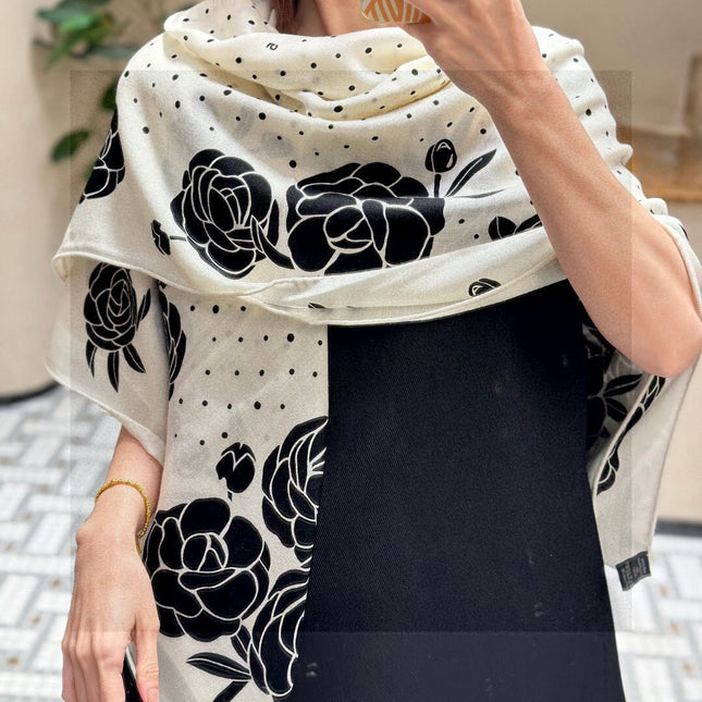 CHANEL 25S SCARF 140 IN SILK 735806