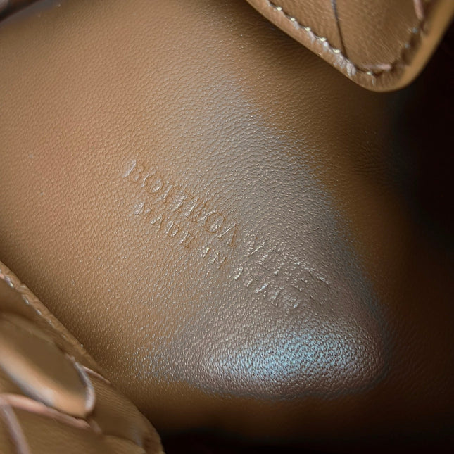 BV Small Parachute 21 Tan Lambskin Ghw