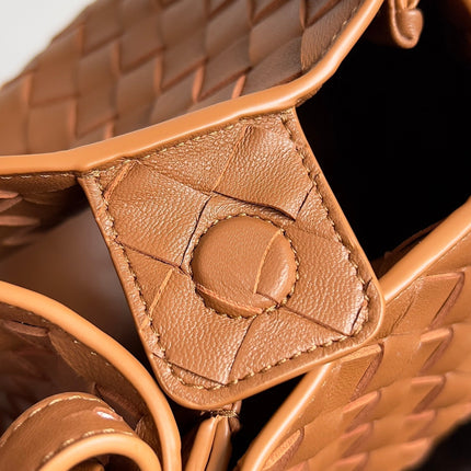 BV Small Parachute 21 Tan Lambskin Ghw