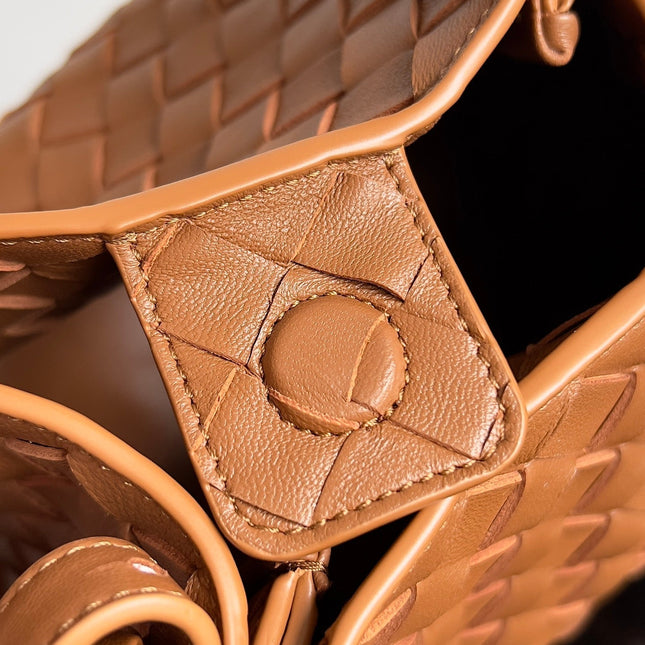 BV Small Parachute 21 Tan Lambskin Ghw