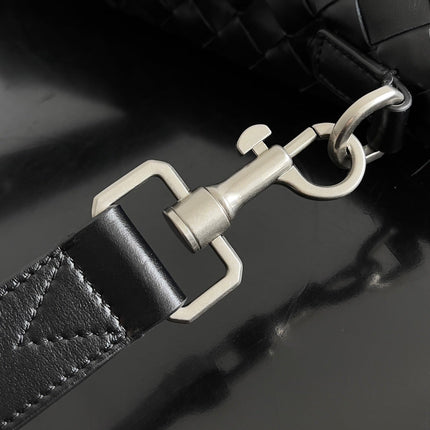 BOTTEGA VENETA 25S ANDIAMO LARGE INTRECCIATO 39 IN BLACK CALFSKIN