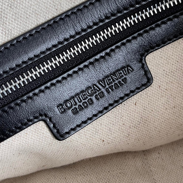 BOTTEGA VENETA 25S ANDIAMO LARGE INTRECCIATO 39 IN BLACK CALFSKIN