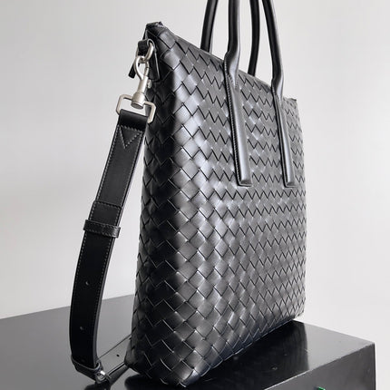 BOTTEGA VENETA 25S ANDIAMO LARGE INTRECCIATO 39 IN BLACK CALFSKIN