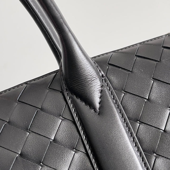BOTTEGA VENETA 25S ANDIAMO LARGE INTRECCIATO 39 IN BLACK CALFSKIN