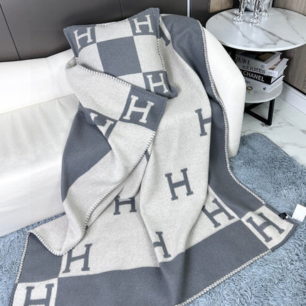 AVALON THROW BLANKET 170 CM IN COOL GRAY CASHMERE 294471
