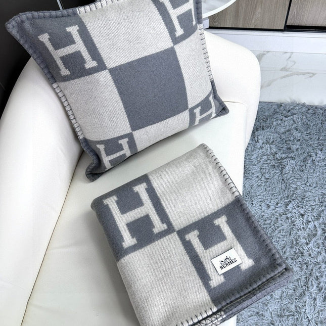 AVALON THROW BLANKET 170 CM IN COOL GRAY CASHMERE 294471